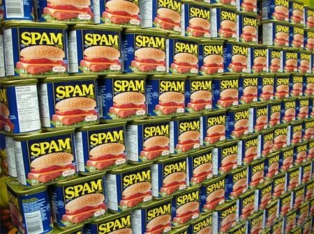 Слово «спам» (spam) появилось в 1936 году и использовалось применительно к консервам (spiced ham, острая ветчина). Со временем оно приобрело значение чего-то бесполезного, ненужного. И правда, кому нужна законсервированная реклама?