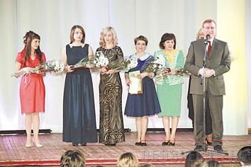 Награды вручает председатель правительства Пермского края Геннадий Тушнолобов