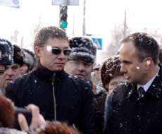 Вот Олег Чиркунов стоит рядом с Лебедько, но это ничего не доказывает